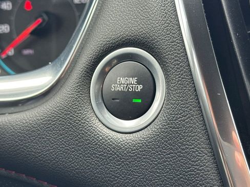 Used 2023 Chevrolet Traverse RS FWD image 28