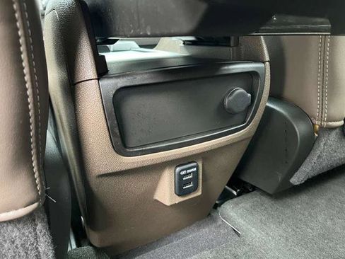 Used 2014 GMC Acadia SLT image 18