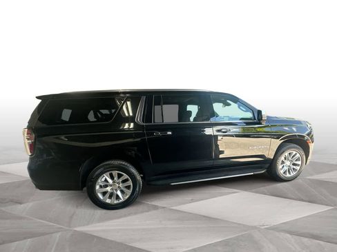 Used 2024 Chevrolet Suburban Premier RWD image 9