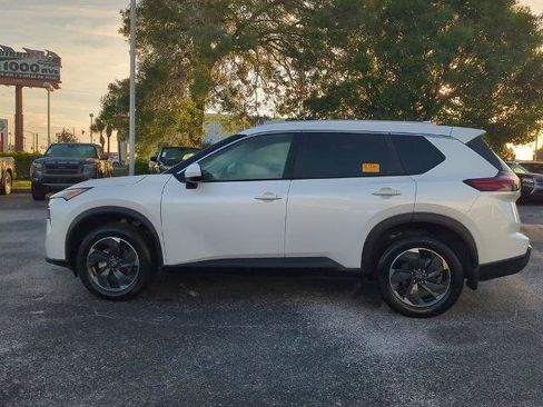 Certified 2024 Nissan Rogue SV w/ SV Premium Package FWD image 7