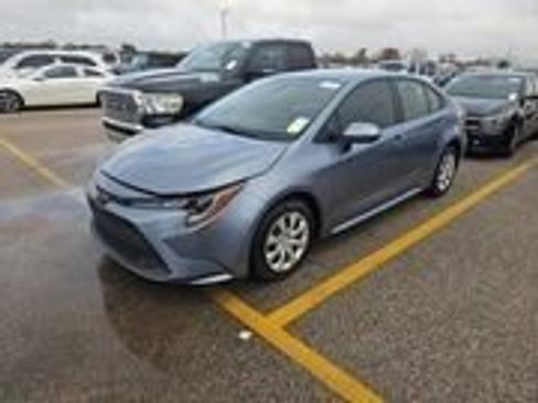Used 2022 Toyota Corolla LE image 3