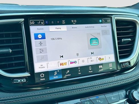 Used 2025 Chrysler Pacifica Pinnacle FWD image 15