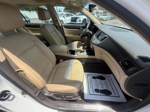 Used 2011 Hyundai Genesis 3.8 w/ Premium Navigation Pkg 3 RWD image 15