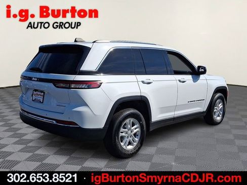 Used 2023 Jeep Grand Cherokee Laredo AWD/4WD image 6