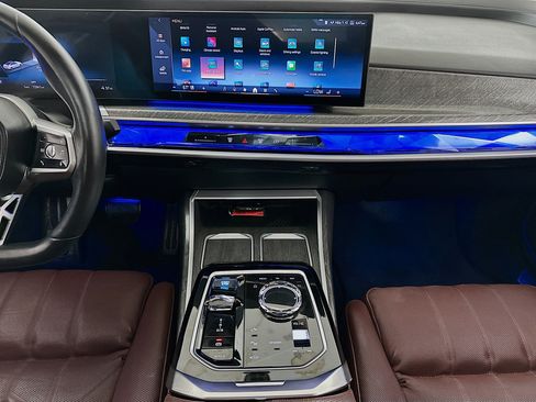 Used 2023 BMW i7 xDrive60 w/ Executive Package 2 AWD/4WD image 11