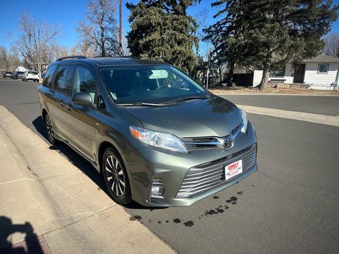Used 2019 Toyota Sienna XLE w/ XLE Navigation Package image 7