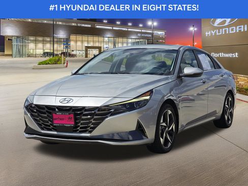 Used 2023 Hyundai Elantra Limited FWD image 2
