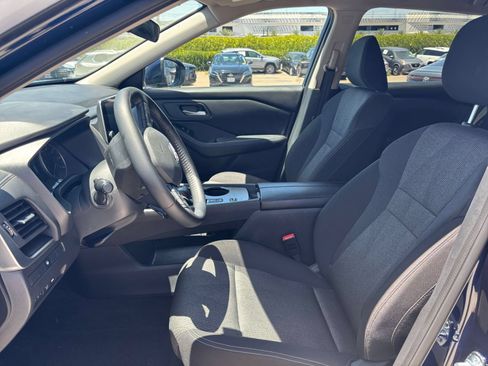 Used 2025 Nissan Rogue SV FWD image 29