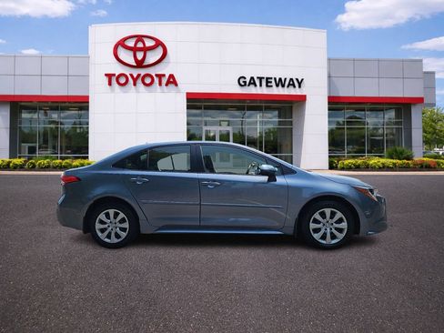 Used 2023 Toyota Corolla LE w/ Carpet Mat Package (TMS) FWD image 4