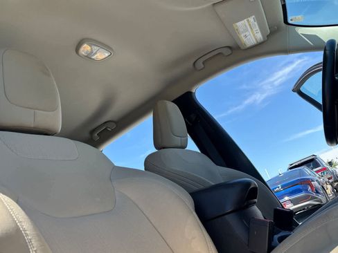 Used 2015 Jeep Cherokee Latitude AWD/4WD image 19