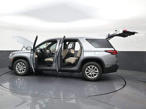 Used 2023 Chevrolet Traverse LS FWD image 30