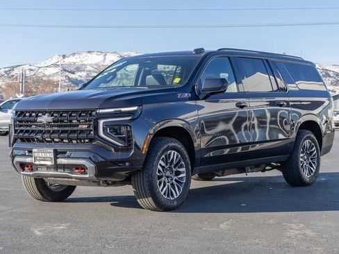 Used 2025 Chevrolet Suburban Z71 image 30