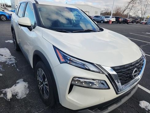 Certified 2023 Nissan Rogue SV image 3