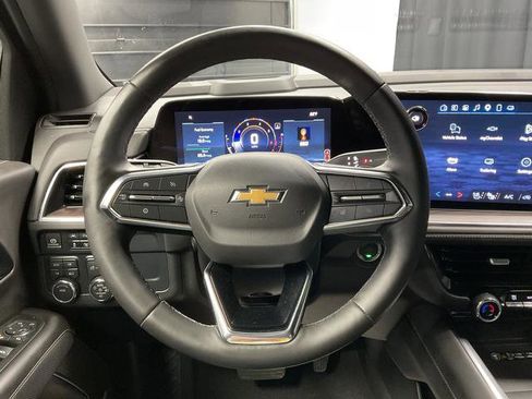 Used 2025 Chevrolet Suburban Premier AWD/4WD image 20