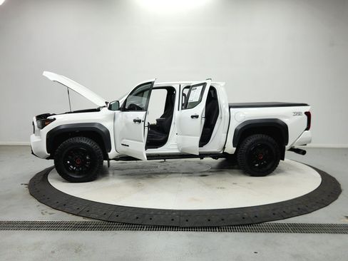 Used 2024 Toyota Tacoma TRD Off-Road w/ TRD Off Road Upgrade Package AWD/4WD image 13