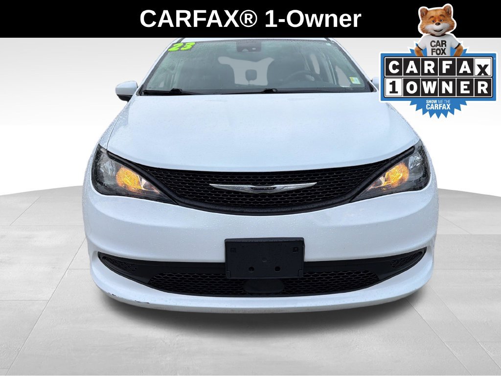 Used 2023 Chrysler Voyager LX FWD image 2