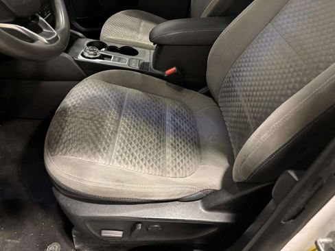 Used 2020 Ford Escape SE image 12