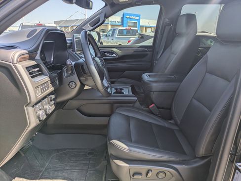 Used 2023 Chevrolet Suburban Z71 w/ Luxury Package image 9