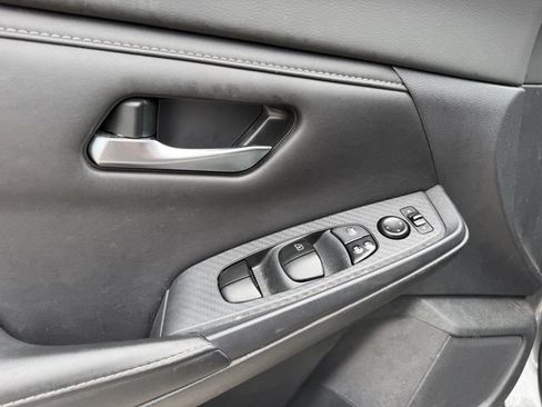 Used 2022 Nissan Sentra SV w/ All-Weather Package FWD image 10