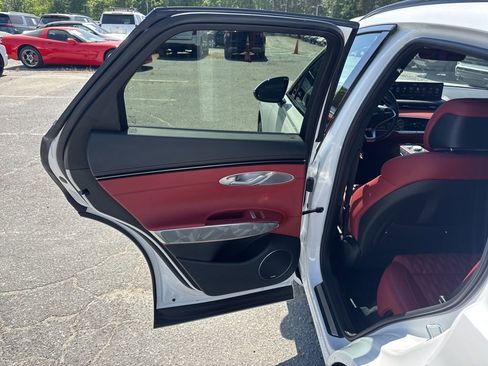 Used 2025 Genesis GV70 3.5T Sport w/ Sport Advanced Package image 32