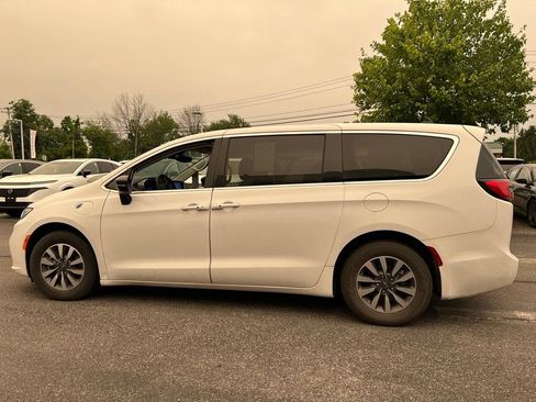 Used 2024 Chrysler Pacifica Limited FWD image 10