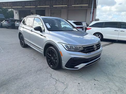 Used 2022 Volkswagen Tiguan SE R-Line FWD image 1