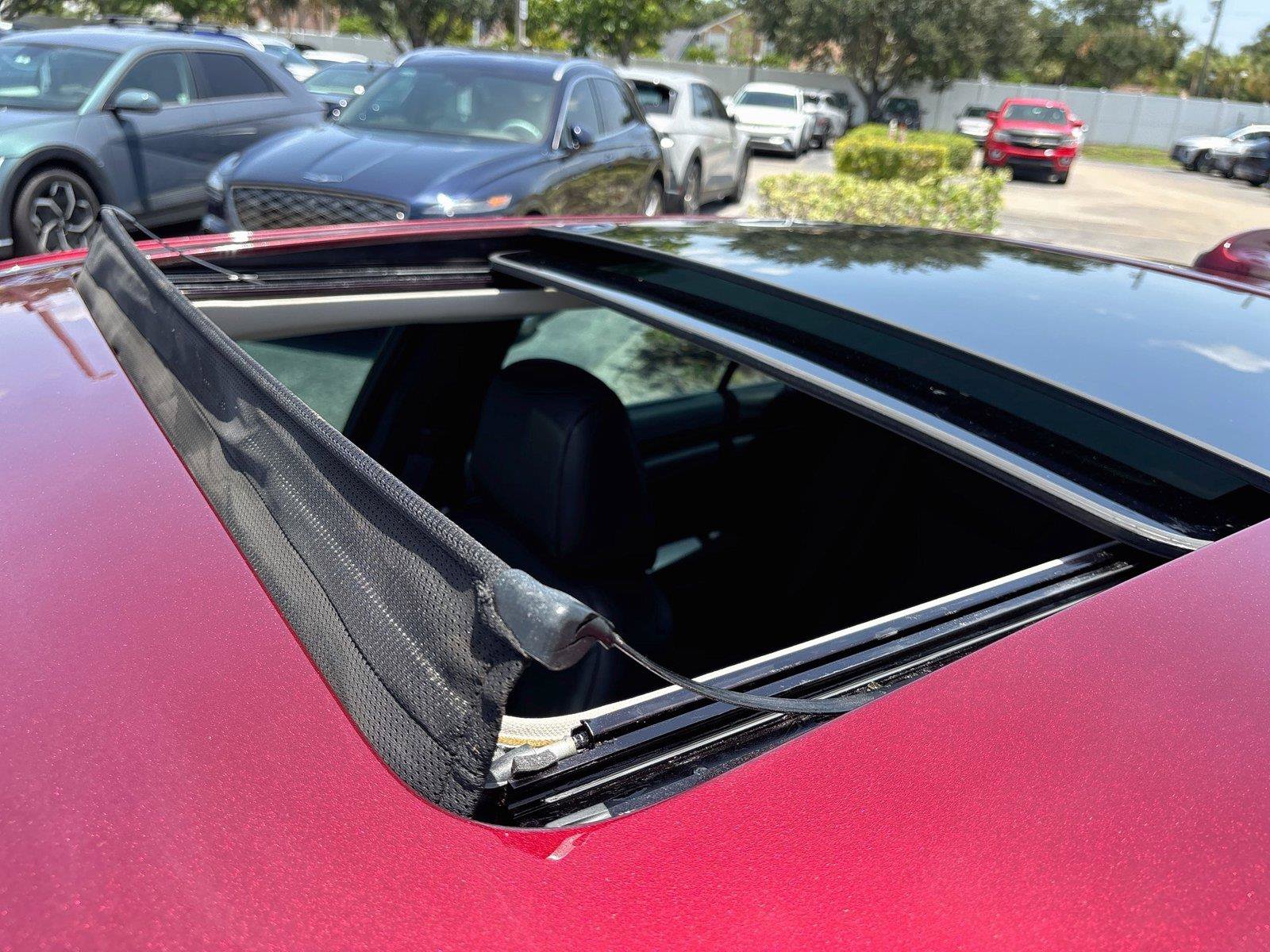 Used 2018 Chrysler 300 Limited w/ Safetytec Plus Group RWD image 22
