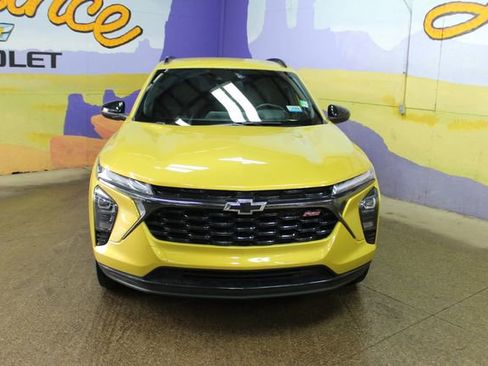 Used 2024 Chevrolet Trax RS w/ Driver Confidence Package image 3