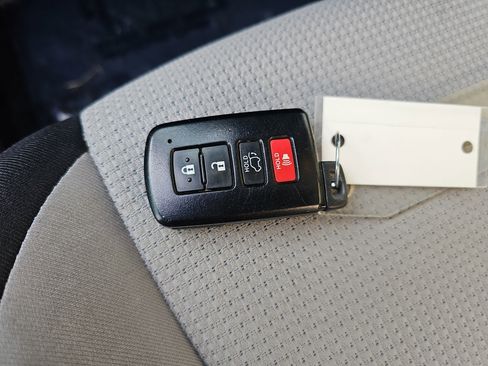 Used 2018 Toyota RAV4 XLE image 37