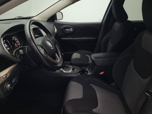Used 2014 Jeep Cherokee Latitude w/ Cold Weather Group AWD/4WD image 17