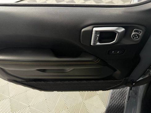 Used 2025 Jeep Wrangler Unlimited Sahara AWD/4WD image 23