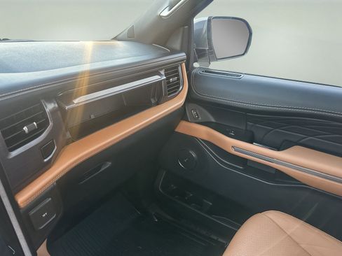 Certified 2022 Ford Expedition Platinum image 15