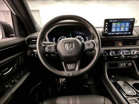 Used 2024 Honda Pilot TrailSport image 6