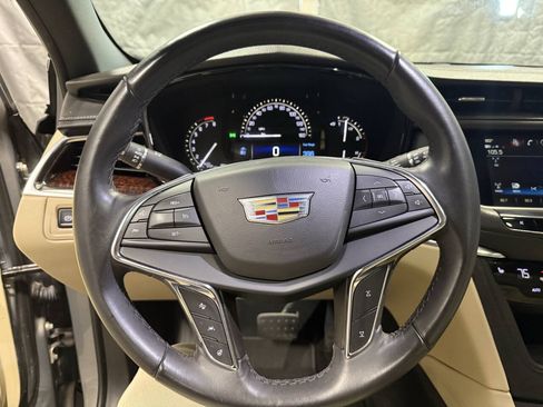 Used 2018 Cadillac XT5 Luxury w/ Driver Awareness Package AWD/4WD image 25