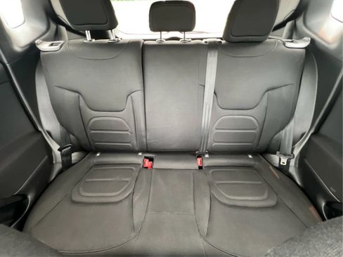 Used 2018 Jeep Renegade Latitude w/ Cold Weather Group AWD/4WD image 19