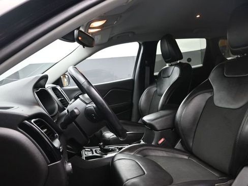 Used 2021 Jeep Cherokee Latitude Plus image 9