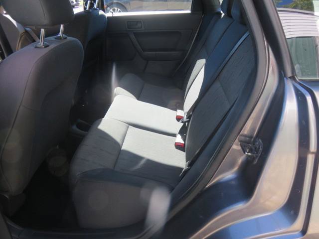 Used 2010 Ford Focus SE FWD image 20