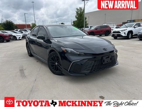 Used 2025 Toyota Camry SE w/ Convenience Package FWD image 1