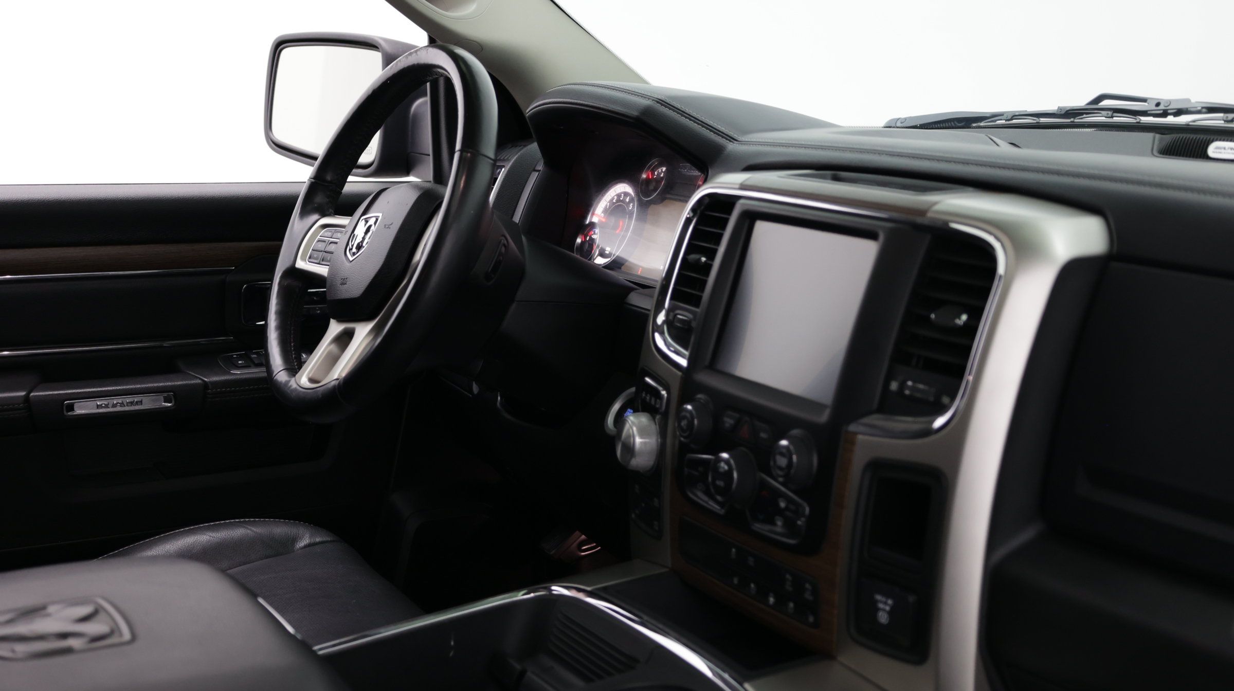 Used 2017 RAM 1500 Laramie w/ Convenience Group AWD/4WD image 45