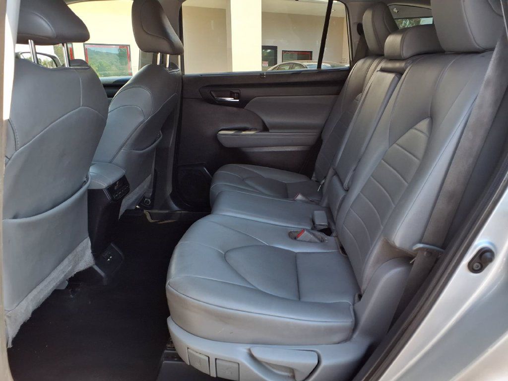 Used 2021 Toyota Highlander XLE FWD image 23
