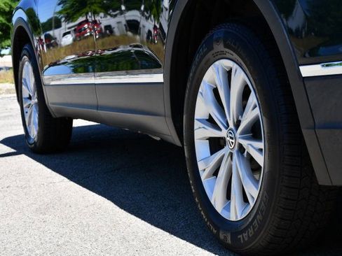 Used 2018 Volkswagen Tiguan SE w/ Panoramic Sunroof Package AWD/4WD image 10