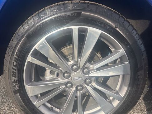 Used 2025 Cadillac XT6 Premium Luxury image 11