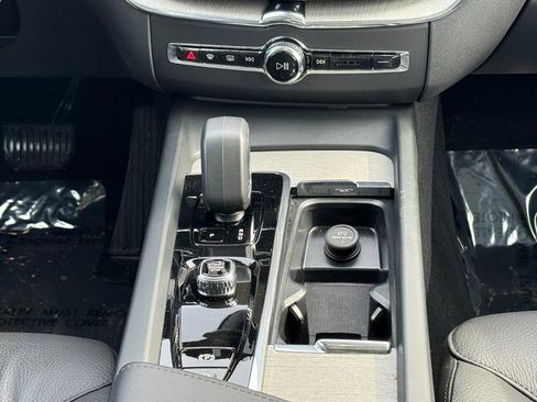 Certified 2025 Volvo XC60 B5 Plus image 15