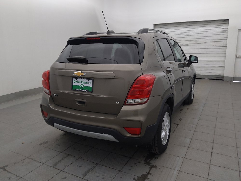 Used 2020 Chevrolet Trax LT w/ Sun & Sound Package FWD image 9