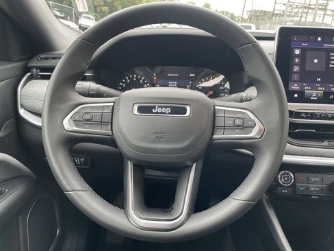 Used 2024 Jeep Compass Latitude AWD/4WD image 16