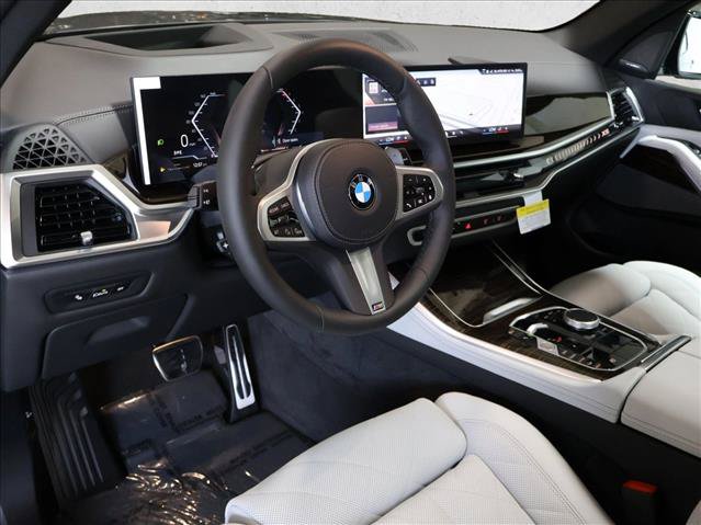 Used 2026 BMW X5 xDrive40i w/ M Sport Package AWD/4WD image 3