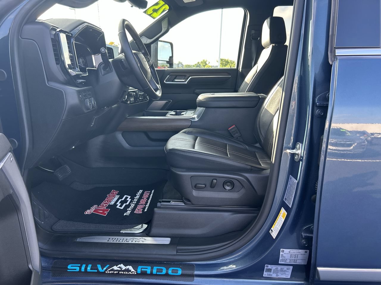 Used 2025 Chevrolet Silverado 2500 High Country w/ High Country Premium Package AWD/4WD image 26
