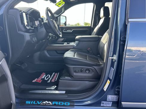 Used 2025 Chevrolet Silverado 2500 High Country w/ High Country Premium Package AWD/4WD image 26