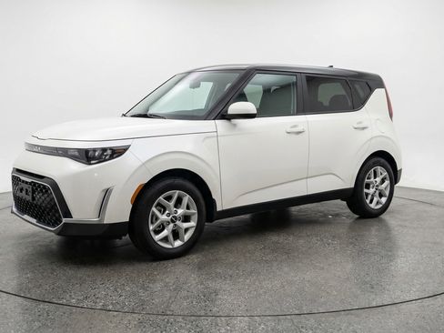 Used 2025 Kia Soul LX w/ LX Technology Package FWD image 3