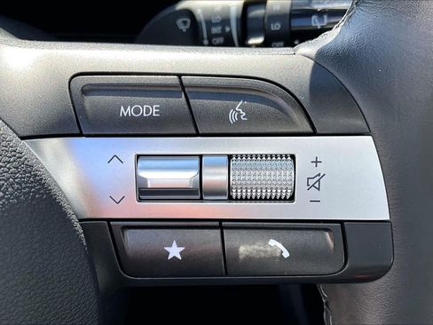 Certified 2025 Hyundai Kona SEL AWD/4WD image 35